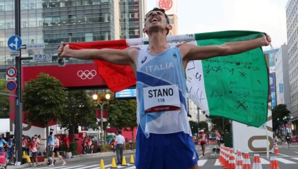 El italiano Massimo Stano conquista el oro olímpico en 20 kilómetros marcha