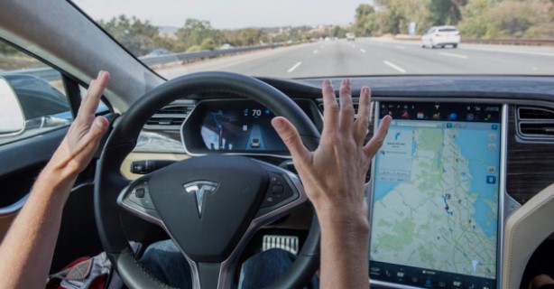 EEUU investiga el sistema de conducción asistida de vehículos Tesla tras reporte de 11 choques
