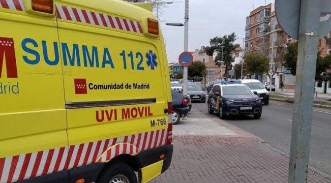 Un bebé en estado grave tras caerse desde la ventana de un segundo piso en Madrid