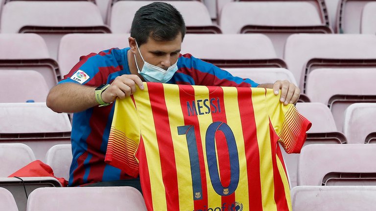 La realidad del Barcelona tras la salida de Messi: Lo abandonan los sponsors, cae la venta de abonos y la deuda aumenta