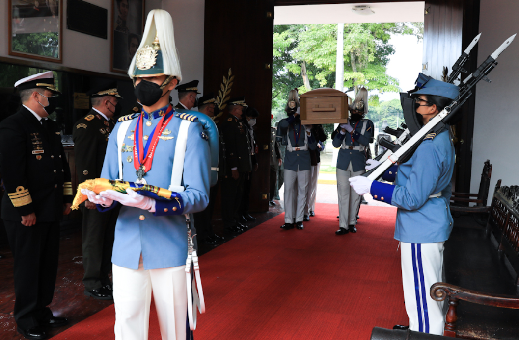 Maduro despidió al general Pérez Arcay en capilla ardiente desde la Academia Militar