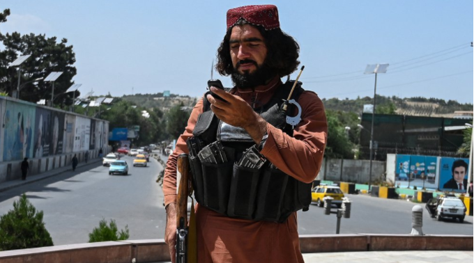 Talibanes: De prohibir internet en 2001 a explotar las redes sociales en su regreso