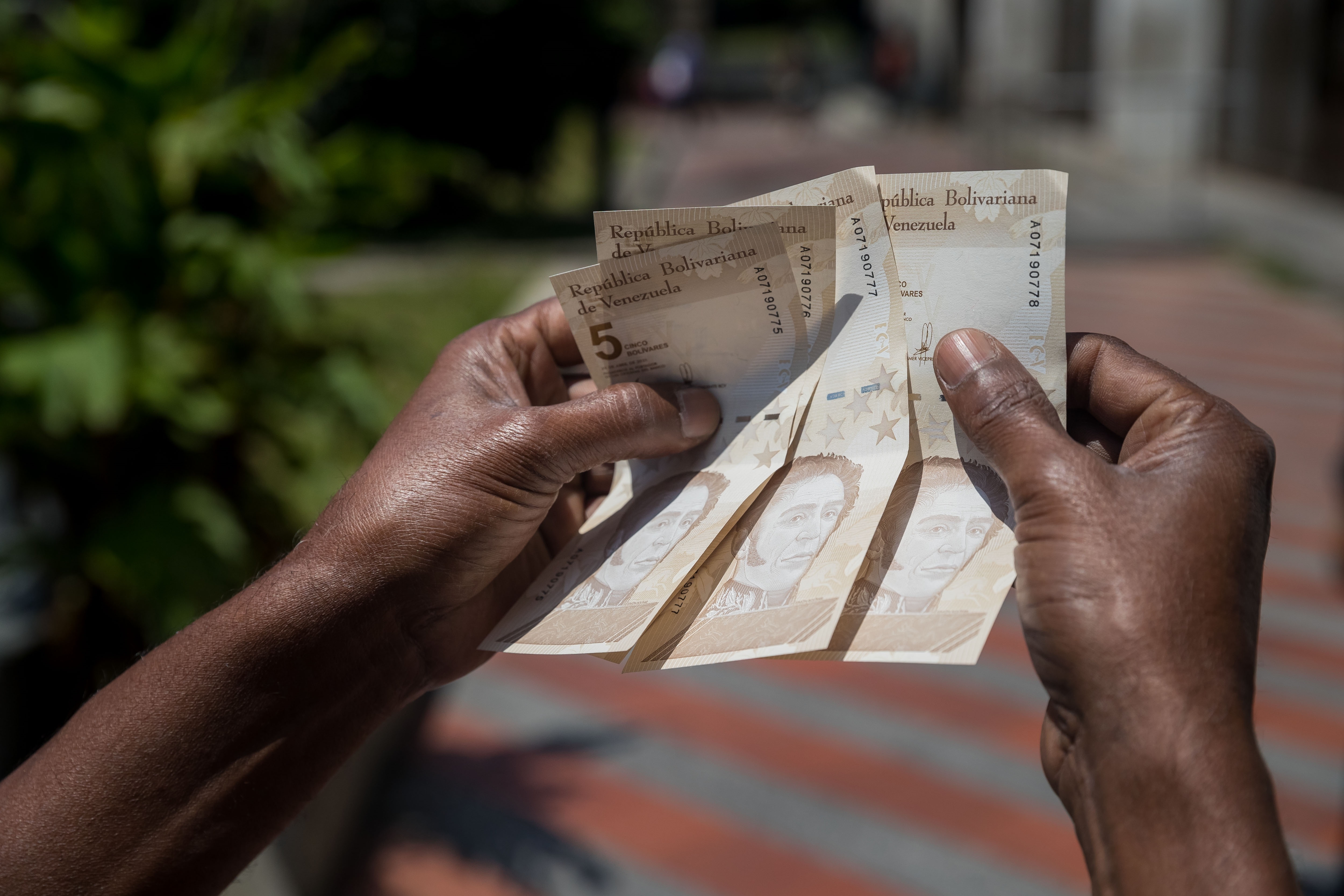 Alza salarial a docentes venezolanos es insuficiente, según el Observatorio de Universidades