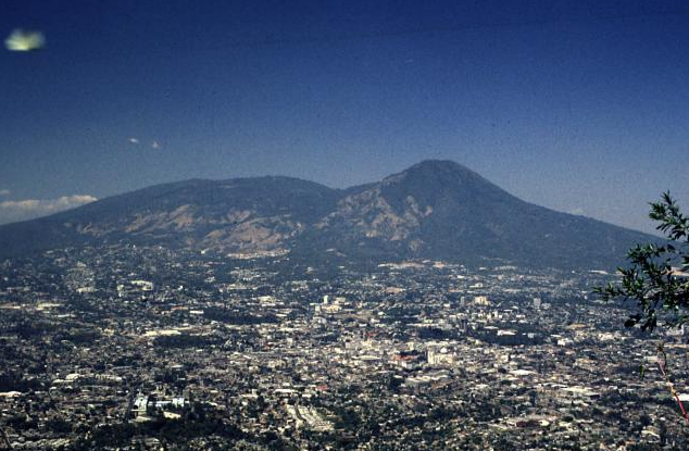 El Salvador en pruebas para minar bitcóin con energía de volcanes