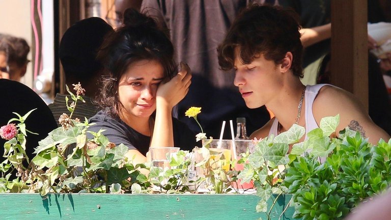 Las fotos de Camila Cabello llorando en una salida con Shawn Mendes alimentan rumores sobre las causas de su separación