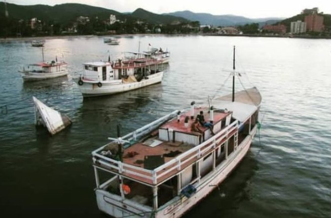 Continúa búsqueda de pescadores desaparecido en alta mar