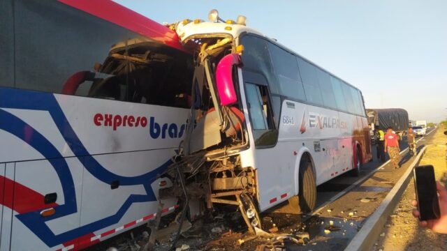 Aparatoso accidente entre dos autobuses en Colombia cobró la vida de madre e hija venezolana