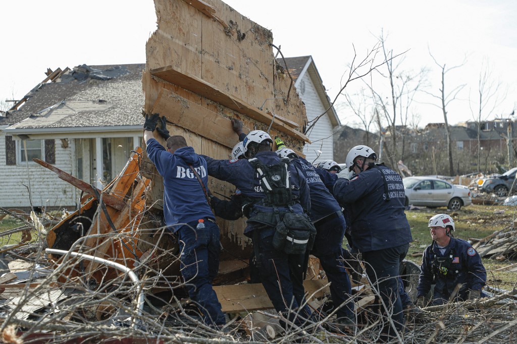 Limpian una ciudad de Tennessee en tiempo récord tras devastador tornado