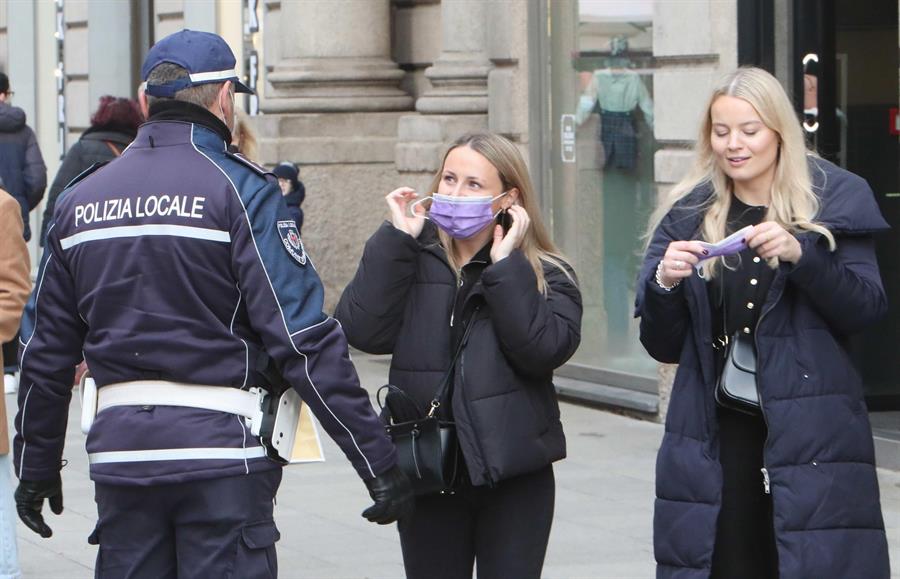 Casi 300 médicos no vacunados contra el Covid-19 trabajaban ilegalmente en Italia