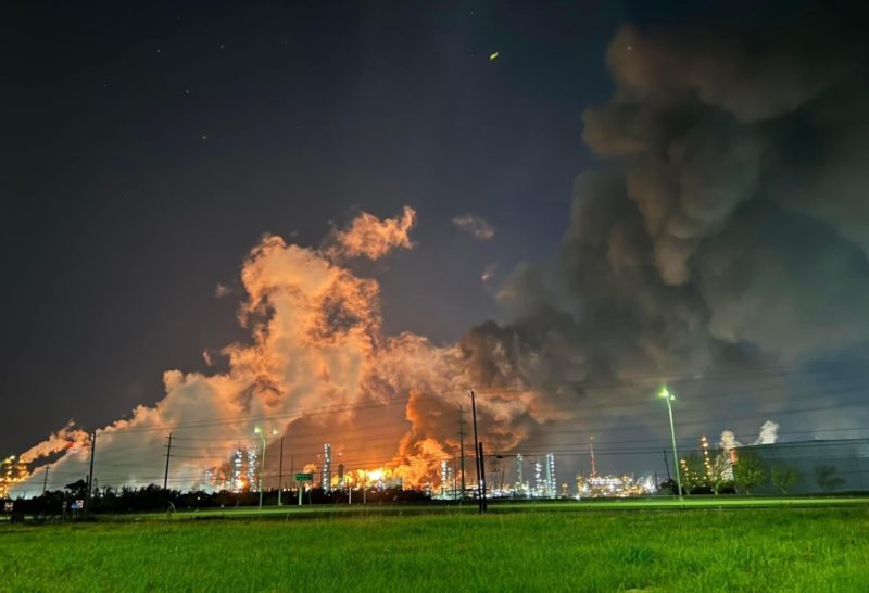 Un incendio en una refinería de ExxonMobil en Texas deja cuatro heridos