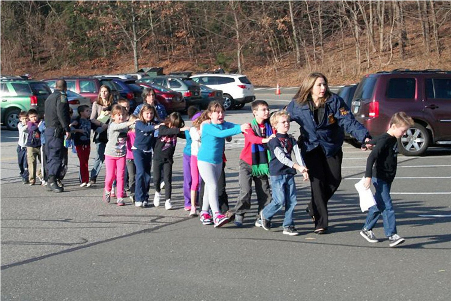 A nueve años del tiroteo en Sandy Hook: Estudiantes de Newton se quedan en casa ante amenazas