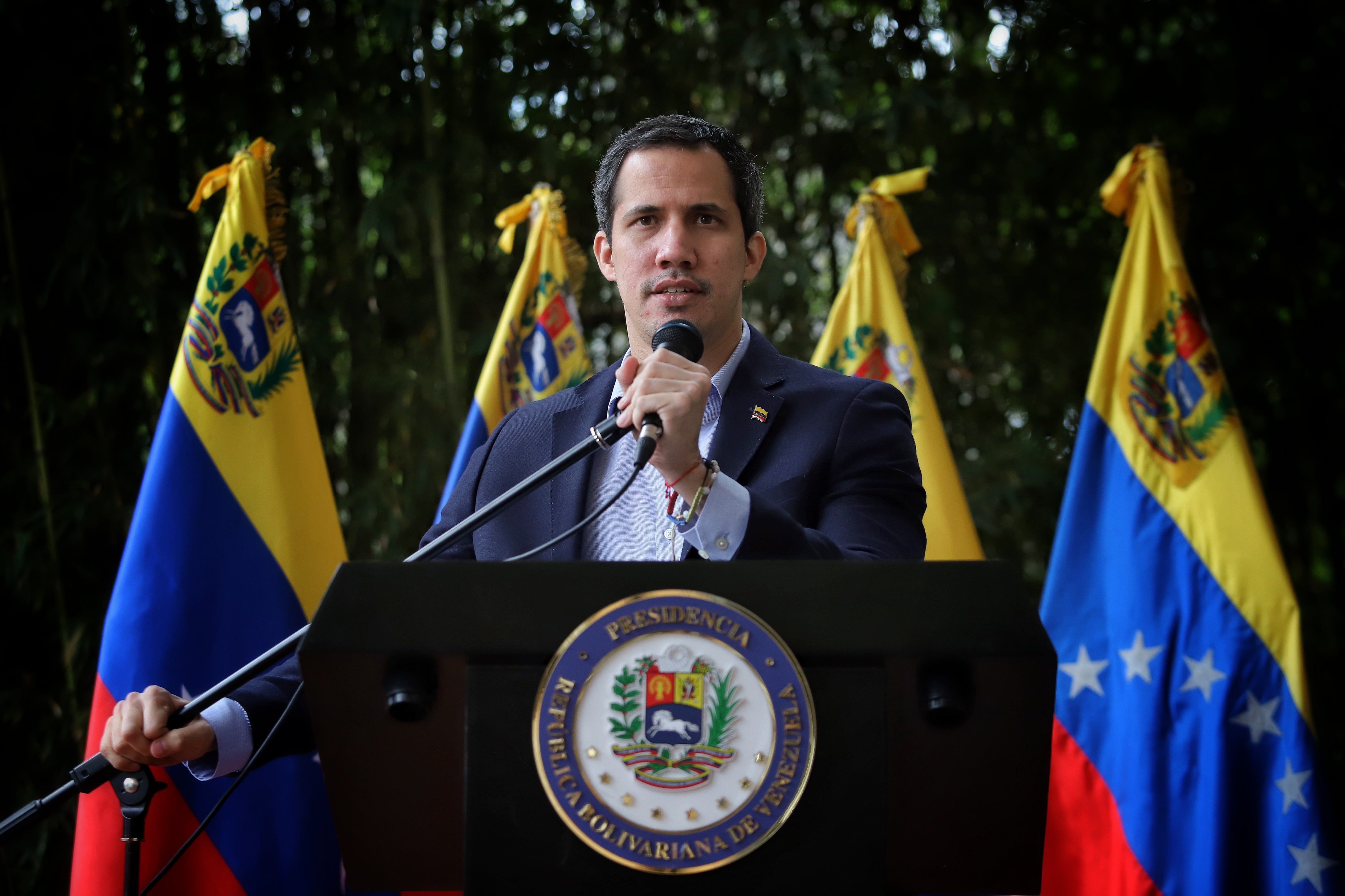 “Nos entristecen los trágicos hechos”: Guaidó sobre tiroteo en escuela de Texas