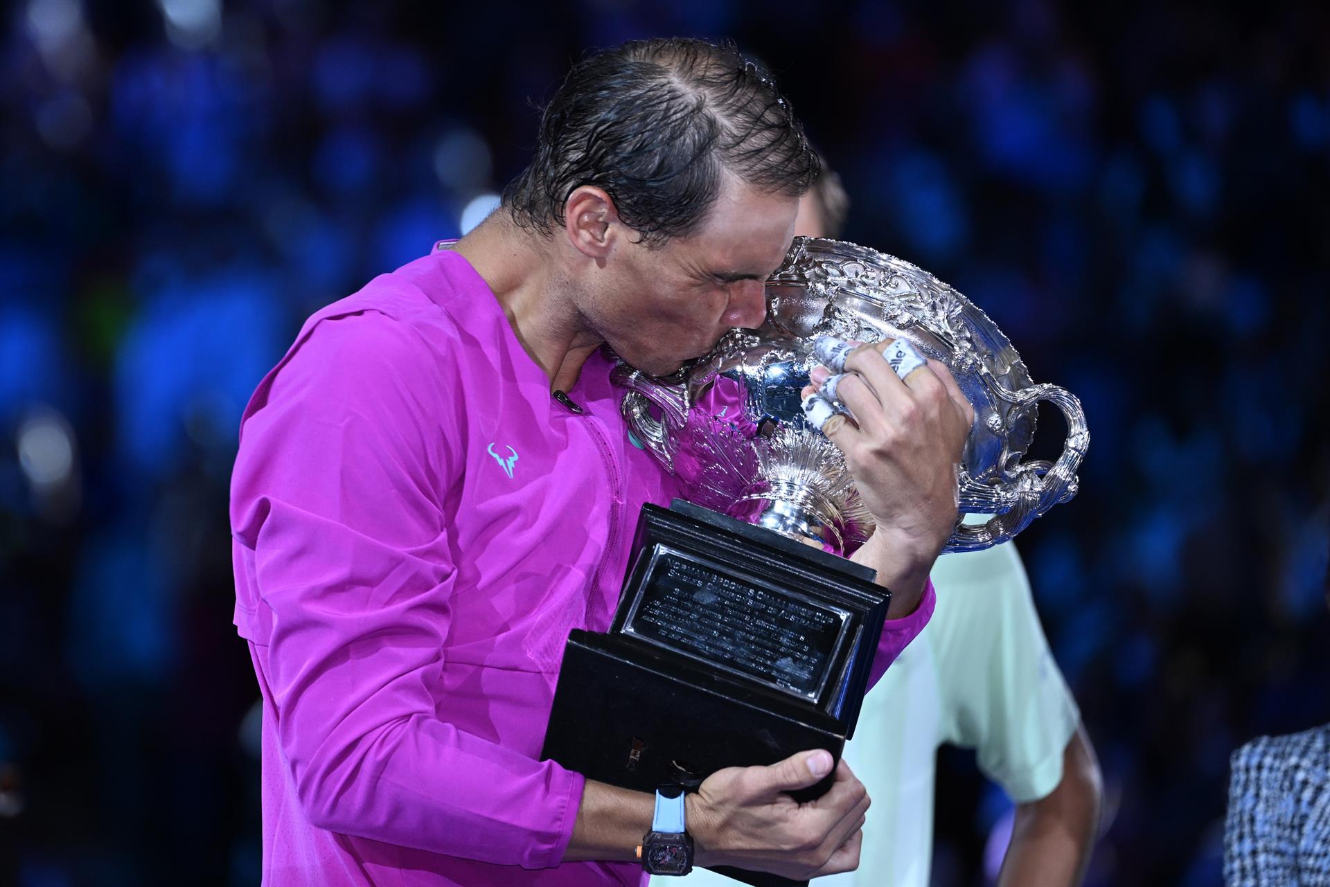 Rafa Nadal se corona en Australia tras una final de infarto y consigue un récord histórico