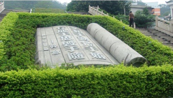 La breve historia del libro que triunfó en China tras el asalto al Capitolio