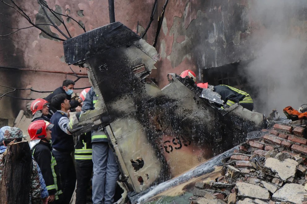 Al menos tres muertos tras estrellarse un avión de combate iraní contra una escuela en Tabriz