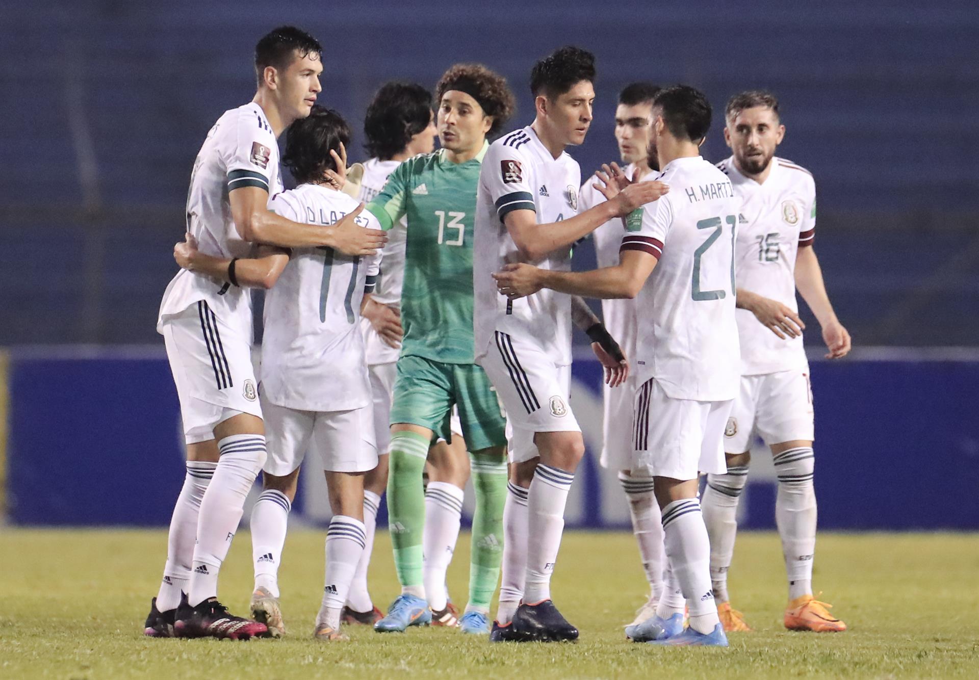 México recibe a El Salvador con todo a favor para llevarse el pase al Mundial