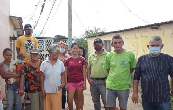 Viviendas se inundan de aguas negras tras colapso de sistema en Bolívar (Fotos)