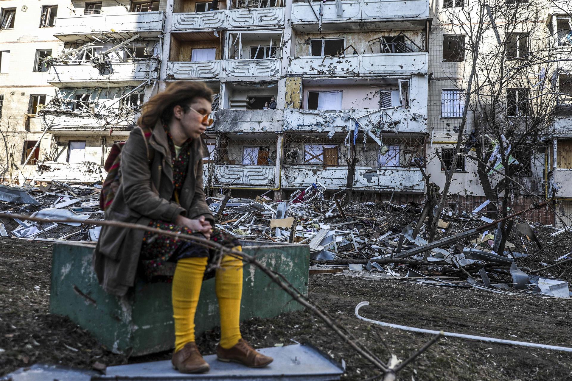 Nuevos ataques rusos contra barrios residenciales de Kiev