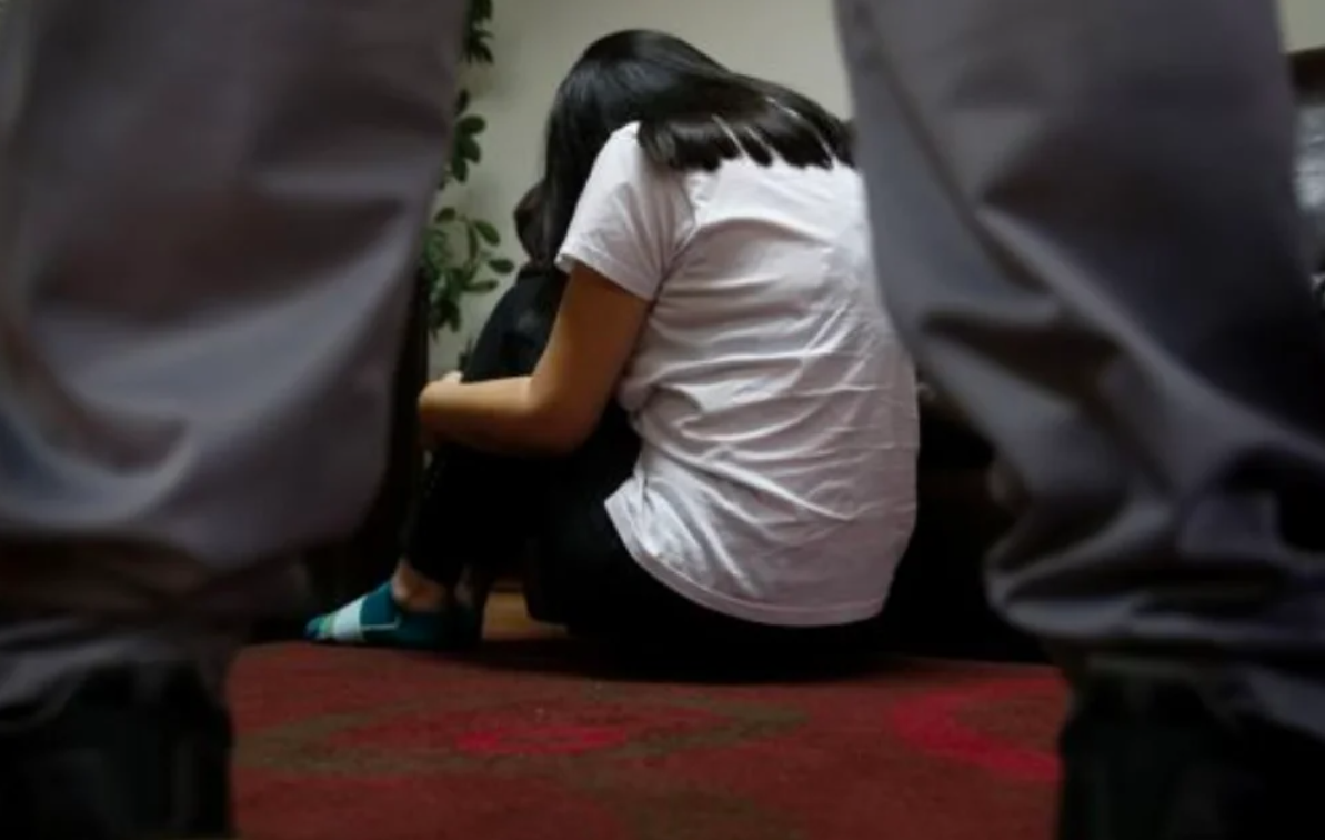 Depravado Policía Nacional De Perú Abusó Sexualmente De Su Sobrina De 19 Años Dentro De Su Vivienda 0413