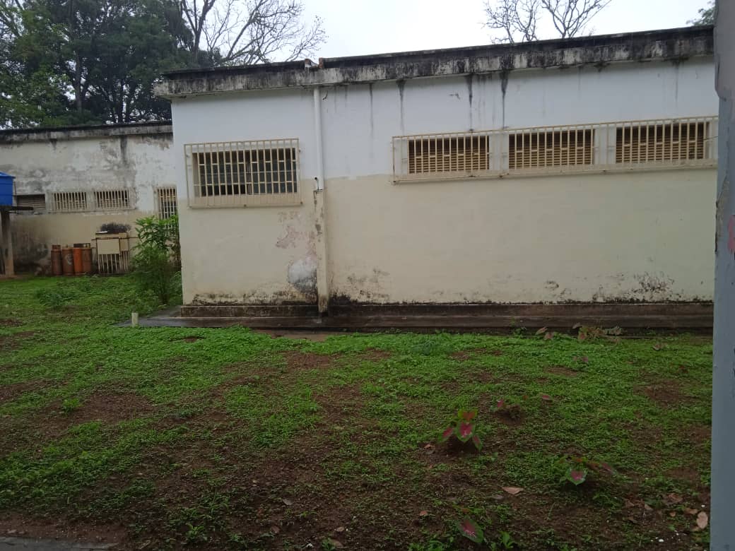 En la carraplana: en el emblemático liceo Unda de Barinitas llueve más adentro que afuera (FOTOS)