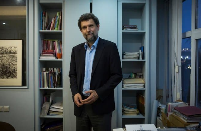 Turquía condenó a cadena perpetua al mecenas Osman Kavala