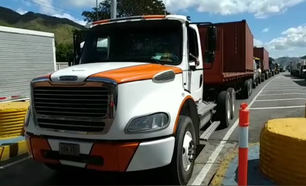 Las penurias de los transportistas de carga para surtirse de gasoil en Carabobo