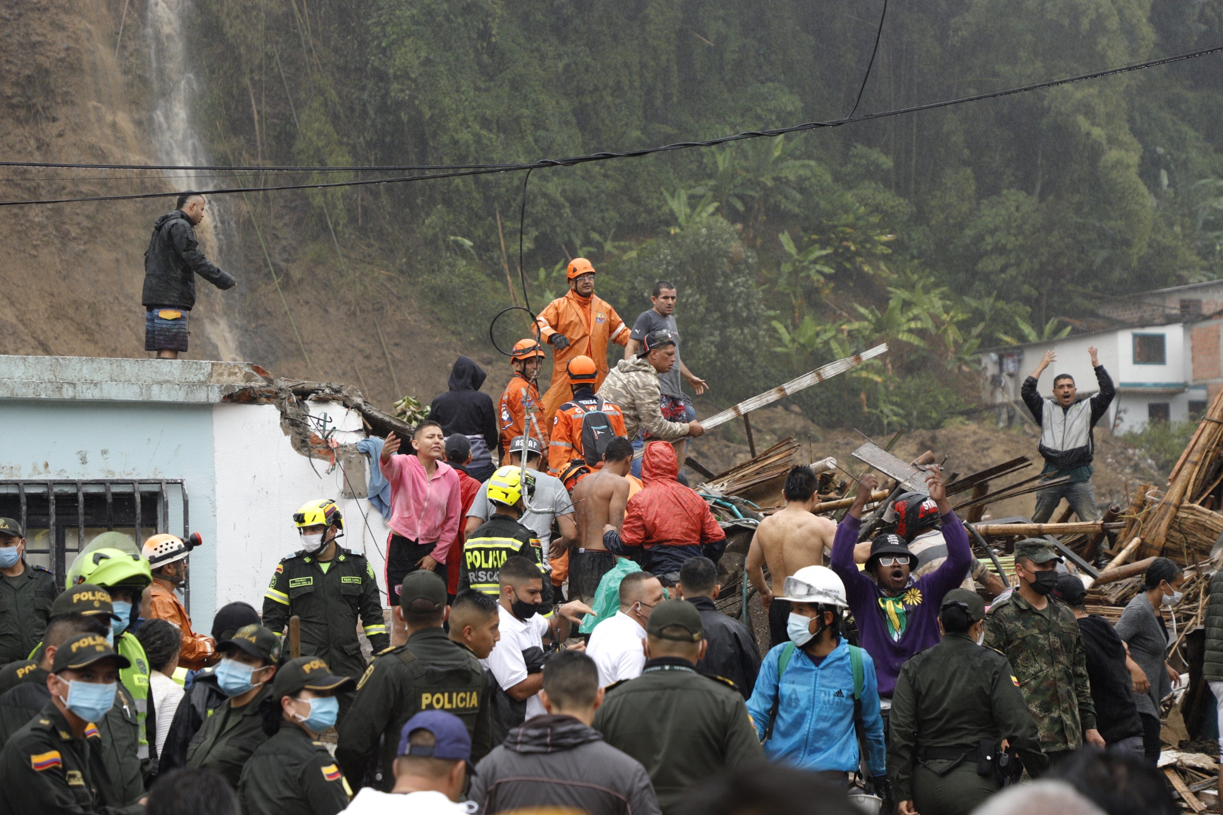 Lluvias dejaron 50 muertos y más de 20 mil familias damnificadas en Colombia