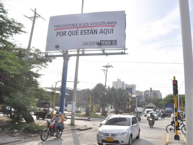 La Foto: Polémica por valla xenófoba hacia migrantes venezolanos en Colombia