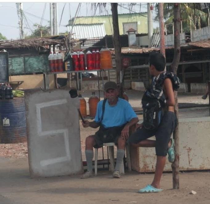 Crece el mercado negro de gasolina y gasoil en Zulia, porque las estaciones de servicios están peladas