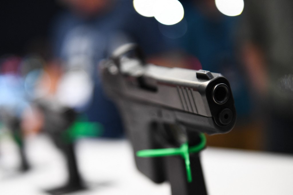 Sondeo polémico: el 20% de los hispanos en Estados Unidos tienen un arma