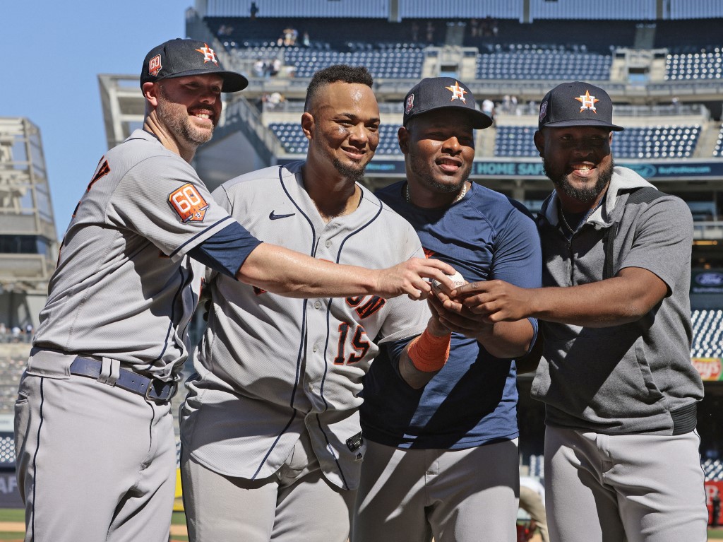 Con jonrón de Altuve, Astros propinaron juego sin hits ni carreras combinado ante Yankees