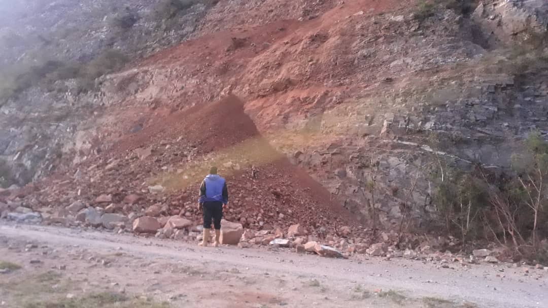 EN FOTOS: Persisten los derrumbes en la carretera Mérida- El Vigía #11Jun