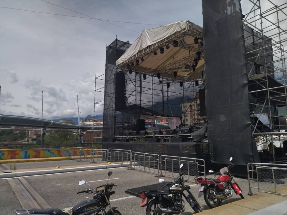 “Pan y circo” mientras en el Hospital Universitario de Mérida ruegan por equipos nuevos para neurocirugía