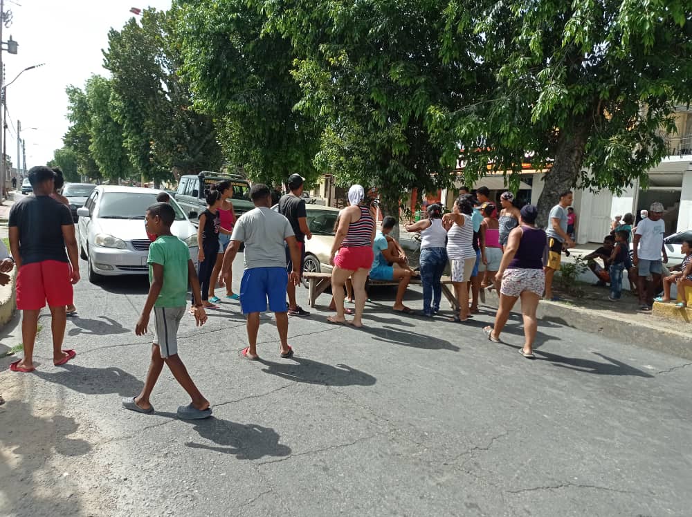 Vecinos de Caigüire en Cumaná protestan porque tienen cinco días a oscuras (FOTOS)