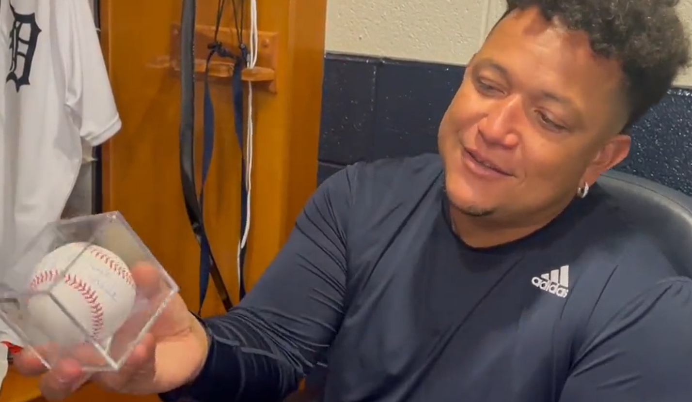 VIDEO: El regalazo que le llegó a Miguel Cabrera de parte de Rickey Henderson