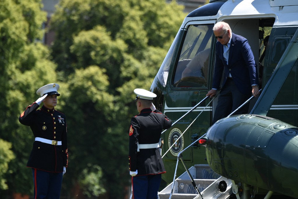 Biden prometió seguir la lucha contra armas de fuego tras tiroteo en Illinois