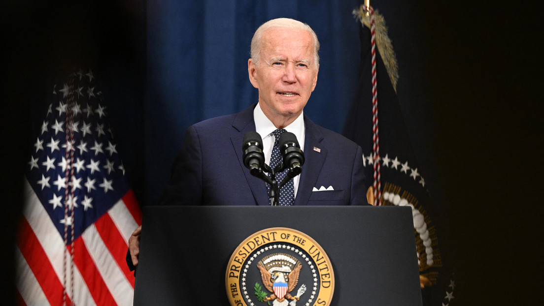 Biden se ríe a carcajadas tras ser cuestionado por su “saludo de puños” con Mohamed bin Salmán (VIDEO)