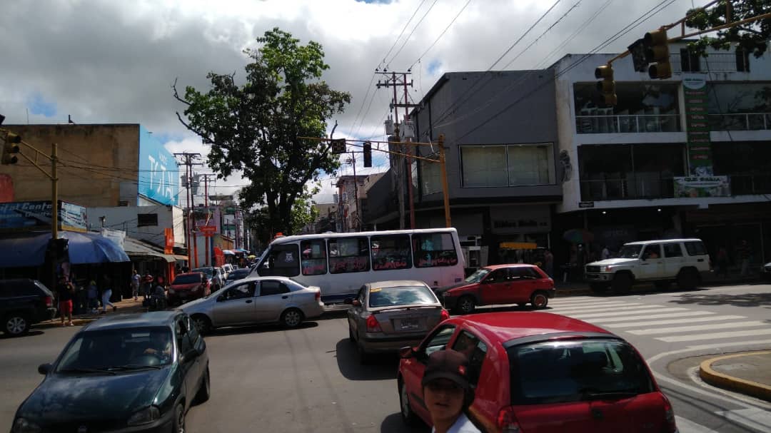 Maturín, sin estacionamientos y los semáforos vueltos “ñoña”… pero el chavismo impone “corredores viales”