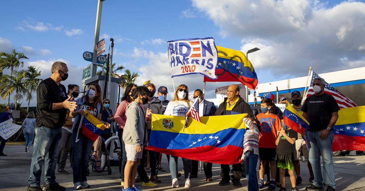 Miles de venezolanos en EEUU temen ser deportados tras quedar fuera del TPS