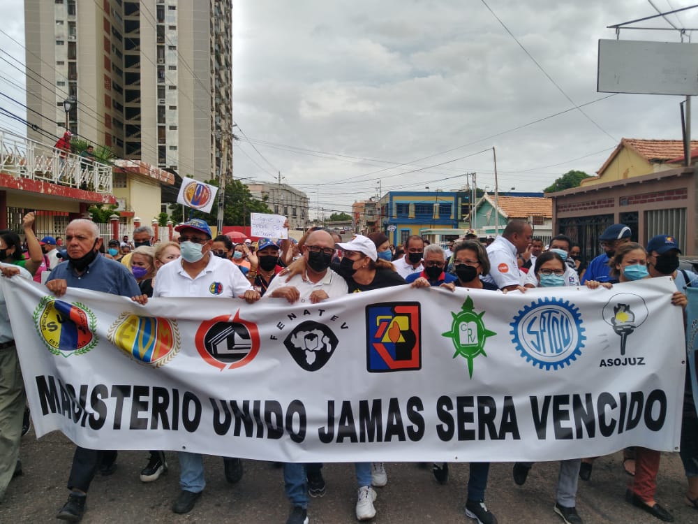 Maestros zulianos amenazan con no regresar a las aulas si el régimen no paga los bonos completos