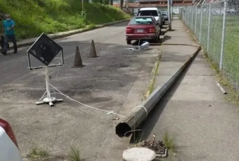 Desgracia en Táchira: muere sexagenario tras caerle un poste de luz en la cabeza