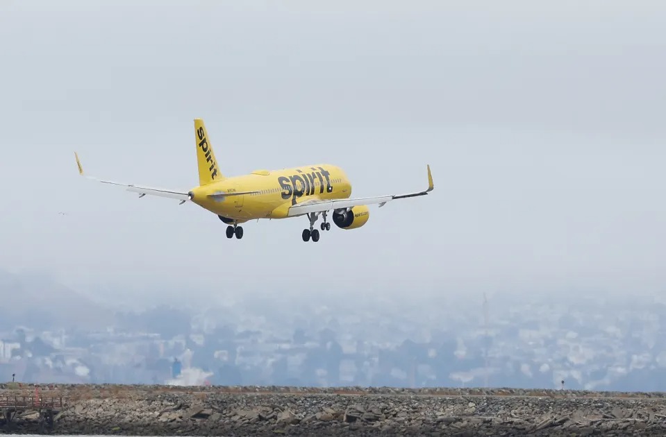 EN VIDEO: Enfermera salvó a bebé que dejó de respirar en pleno vuelo en EEUU