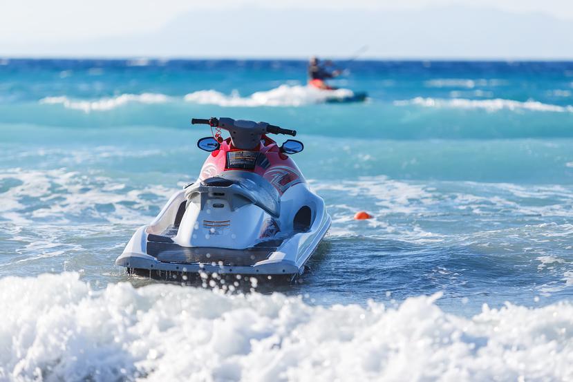 Tragedia en Puerto Rico: pareja viajaba en moto de agua cuando fueron alcanzados por un rayo