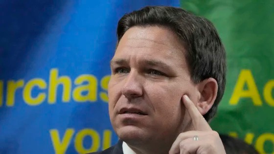 Piden una investigación federal a DeSantis por los vuelos de inmigrantes venezolanos