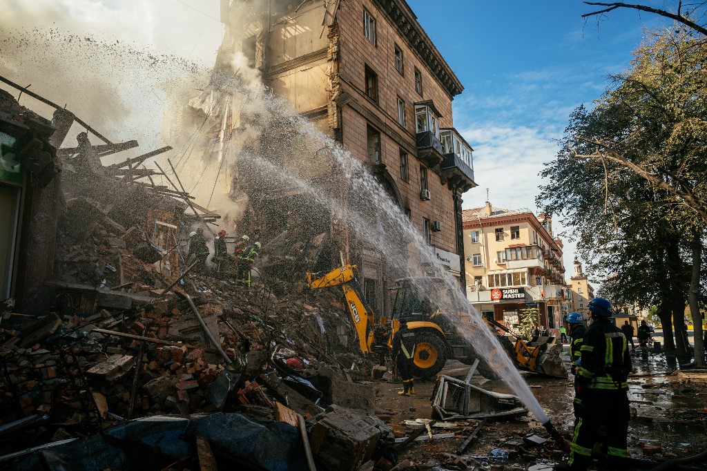 Aumentaron a siete los muertos tras bombardeo ruso en Zaporiyia