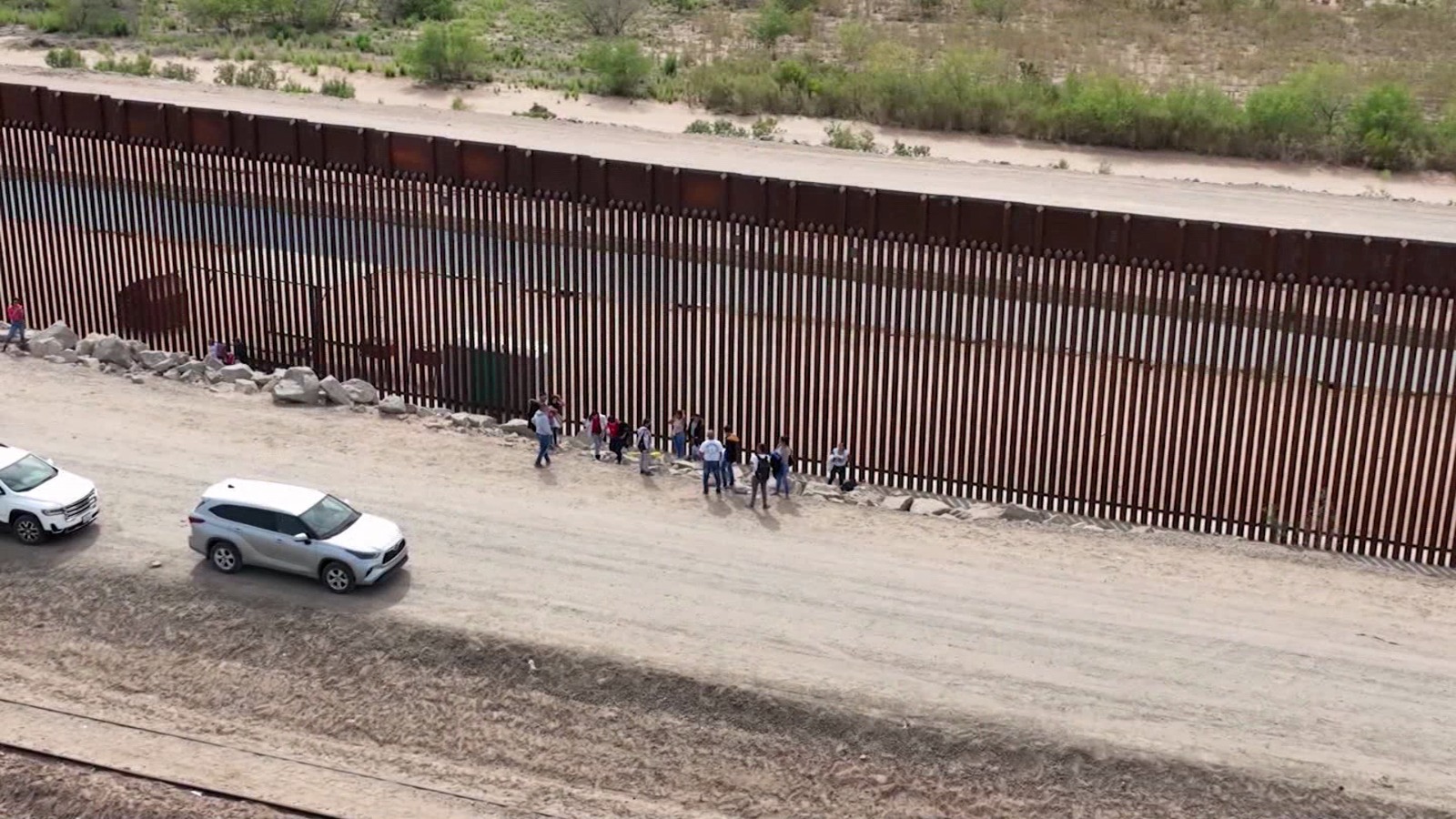 EEUU disparó balas de pimienta a migrantes venezolanos “agresivos” en la frontera