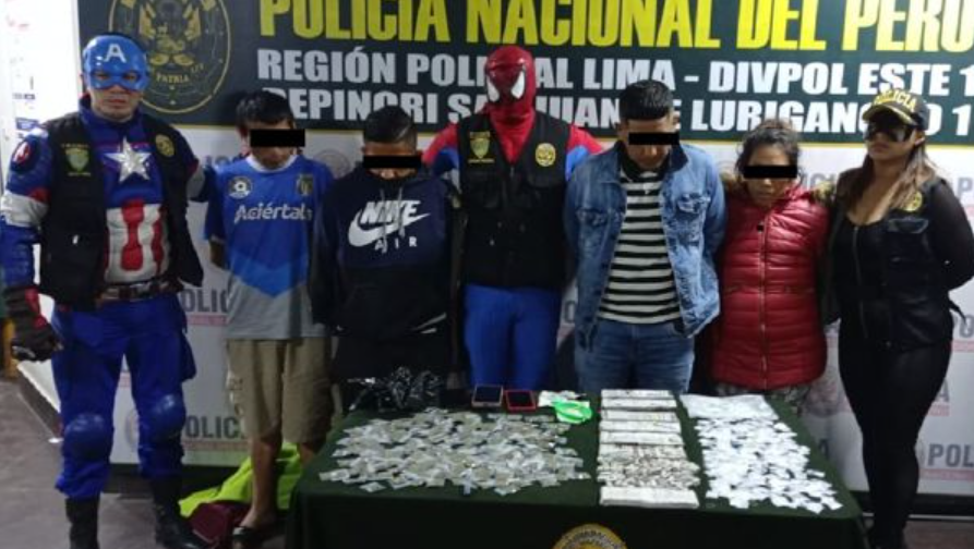 Policías literalmente se vistieron como héroes de Marvel para capturar a criminales