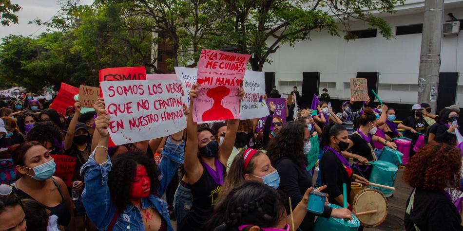 “Le suplicaba que no me pegara más”: mujer relató cómo su pareja casi la mata en Colombia