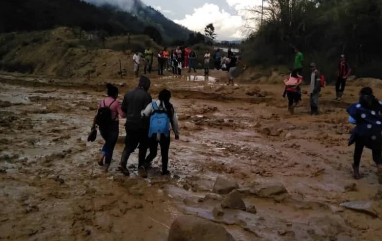 Alerta en Mérida: Fuertes lluvias ocasionaron crecida de quebradas y daños en vías del municipio Zea