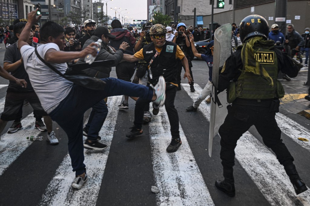 Disturbios en varias ciudades de Perú en rechazo a Dina Boluarte (Fotos)